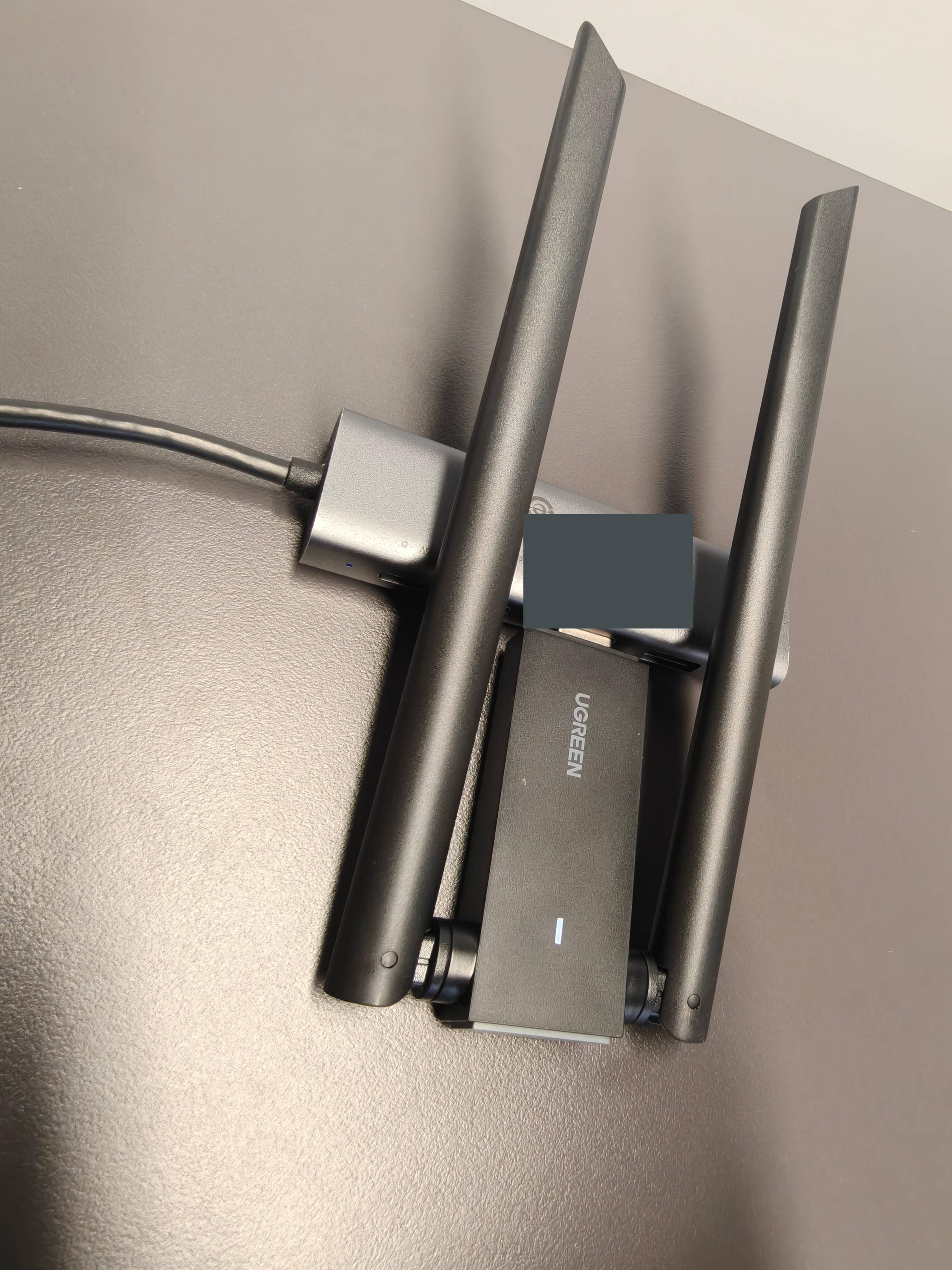 实测使用的绿联双天线 USB 无线网卡,连接于扩展坞